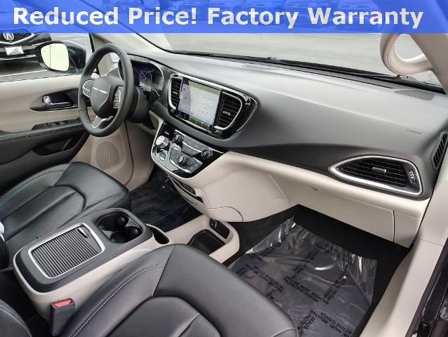 2024 Chrysler Pacifica Vehicle Photo in GREEN BAY, WI 54304-5303