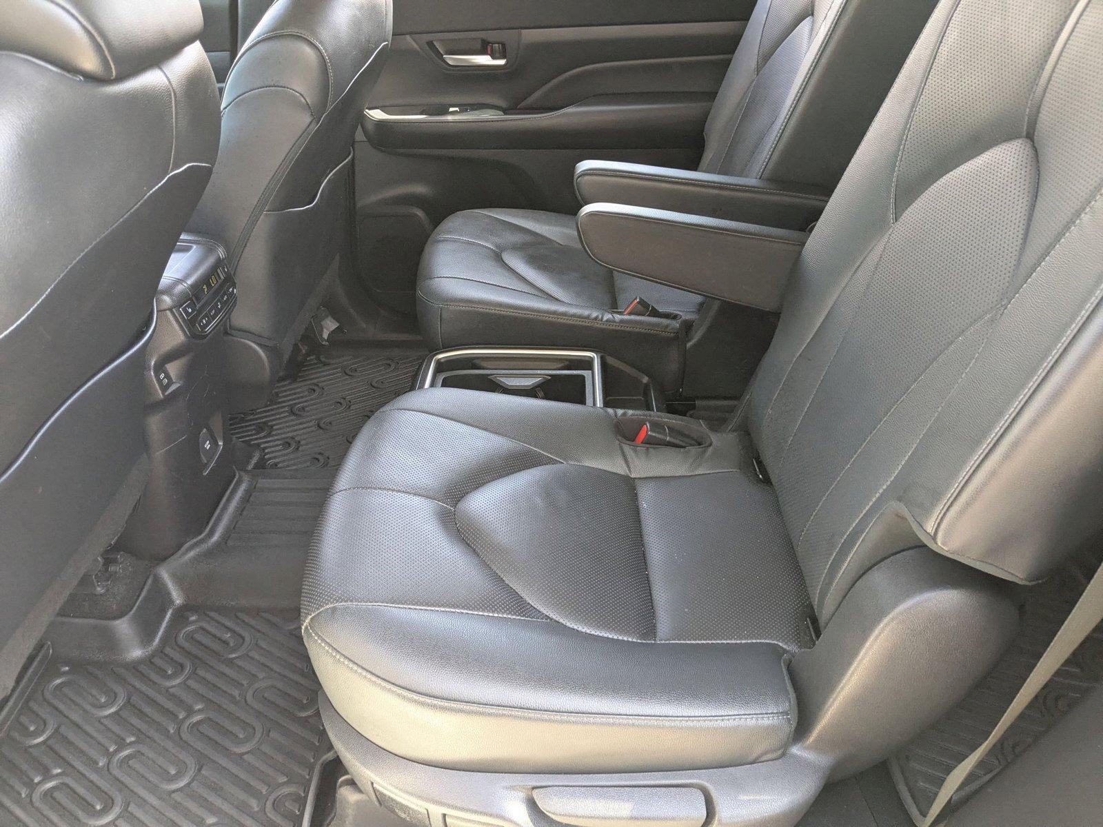 2024 Toyota Grand Highlander Vehicle Photo in Tampa, FL 33614