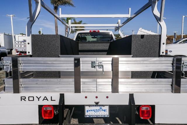 2023 Chevrolet Silverado Chassis Cab Vehicle Photo in VENTURA, CA 93003-8585