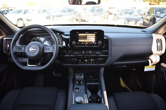 2025 Nissan Pathfinder Vehicle Photo in Ballwin, MO 63011