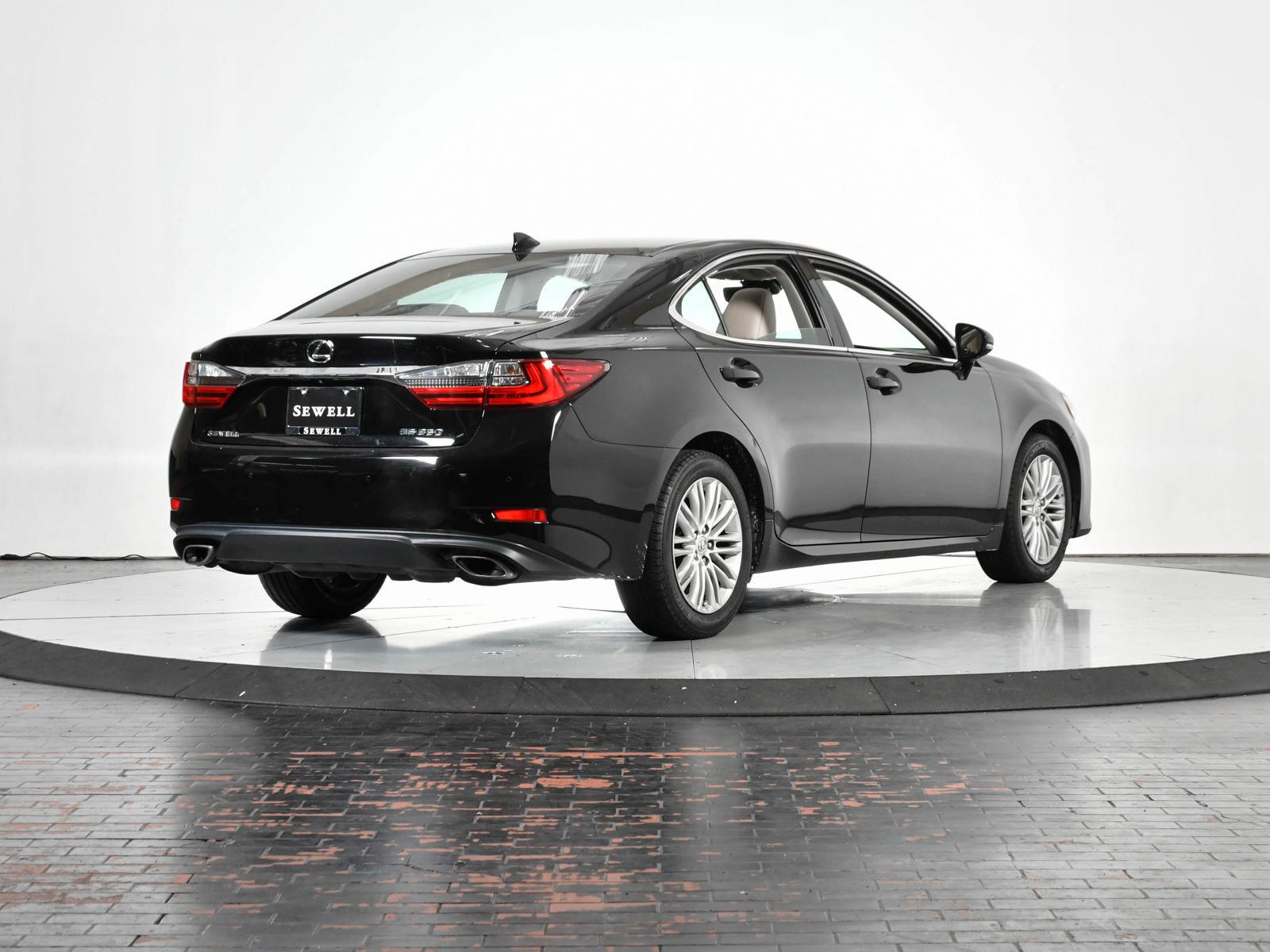 2017 Lexus ES 350 Vehicle Photo in DALLAS, TX 75235