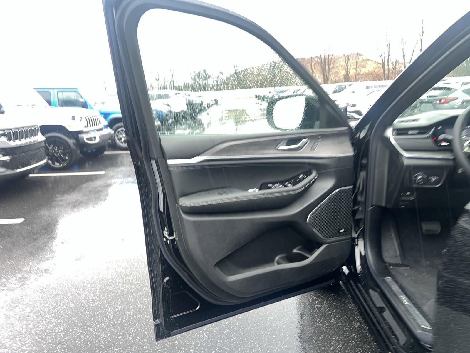 2025 Jeep Grand Cherokee L Vehicle Photo in Mechanicsburg, PA 17050-1707
