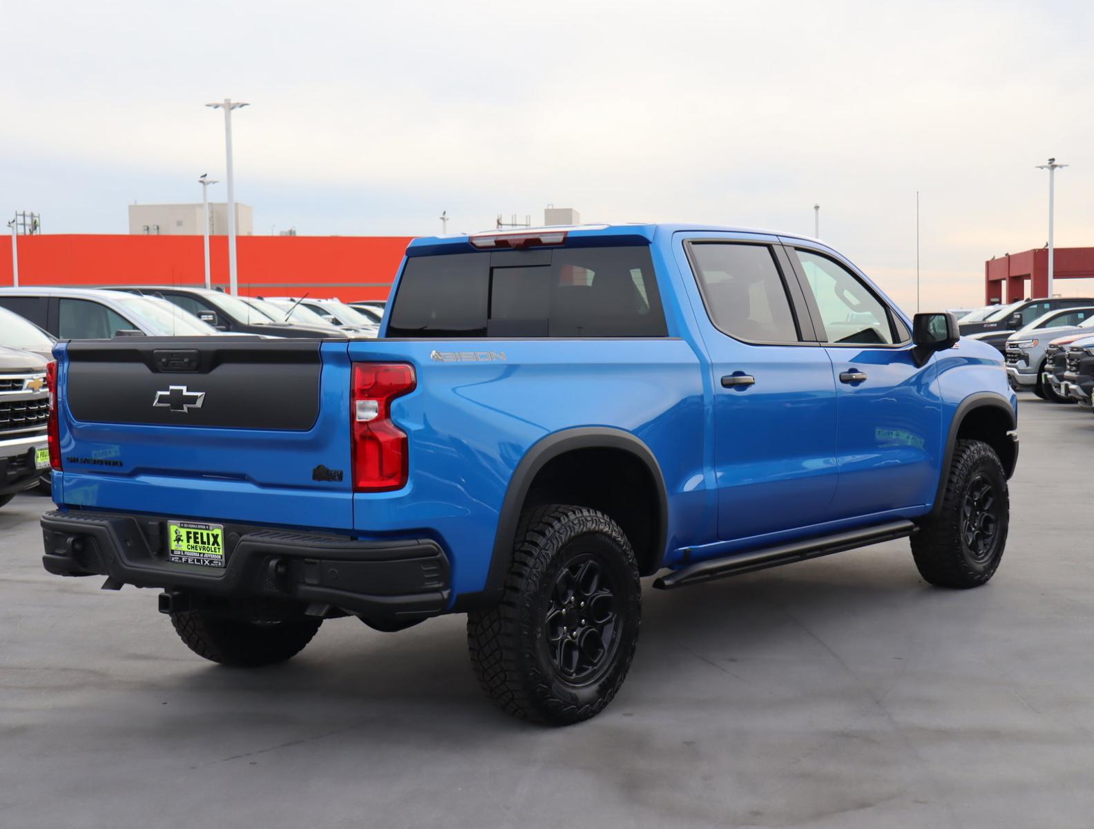 2025 Chevrolet Silverado 1500 Vehicle Photo in LOS ANGELES, CA 90007-3794