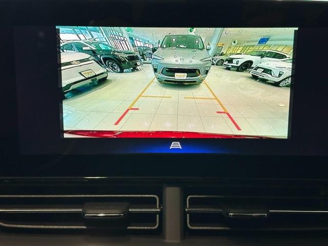2025 Chevrolet Trax Vehicle Photo in COLUMBIA, MO 65203-3903