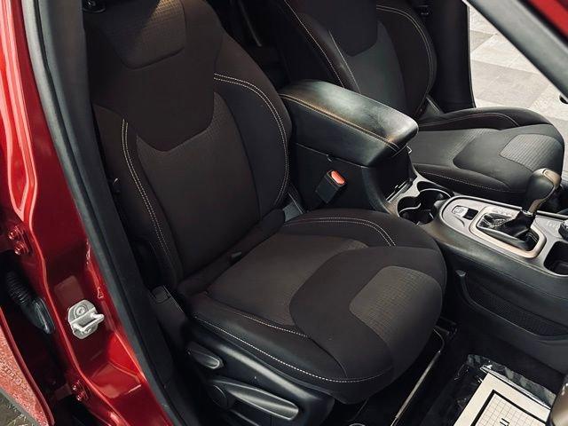 2017 Jeep Cherokee Vehicle Photo in MEDINA, OH 44256-9631