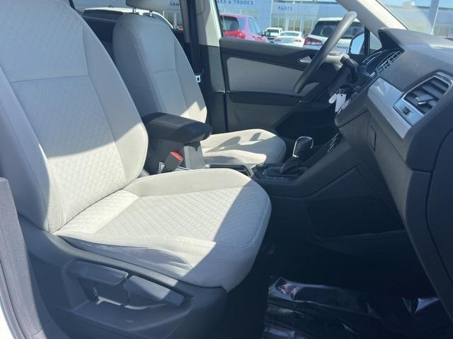 2018 Volkswagen Tiguan Vehicle Photo in GREEN BAY, WI 54304-5303