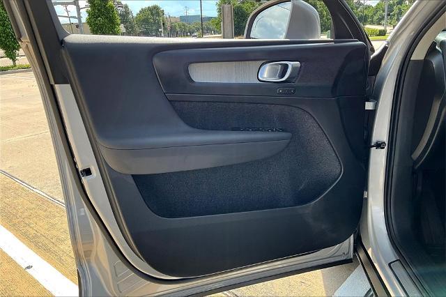 2025 Volvo XC40 Vehicle Photo in Houston, TX 77007
