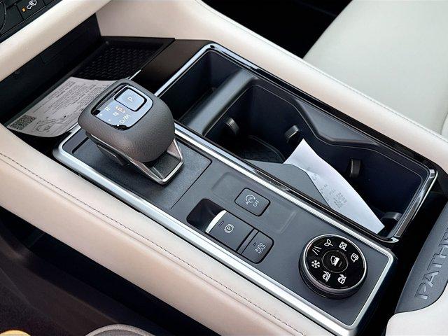2025 Nissan Pathfinder Vehicle Photo in Flemington, NJ 08822