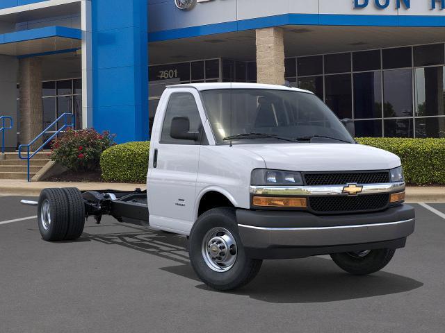 2025 Chevrolet Express Cutaway 4500 Vehicle Photo in GEORGETOWN, TX 78626-7508