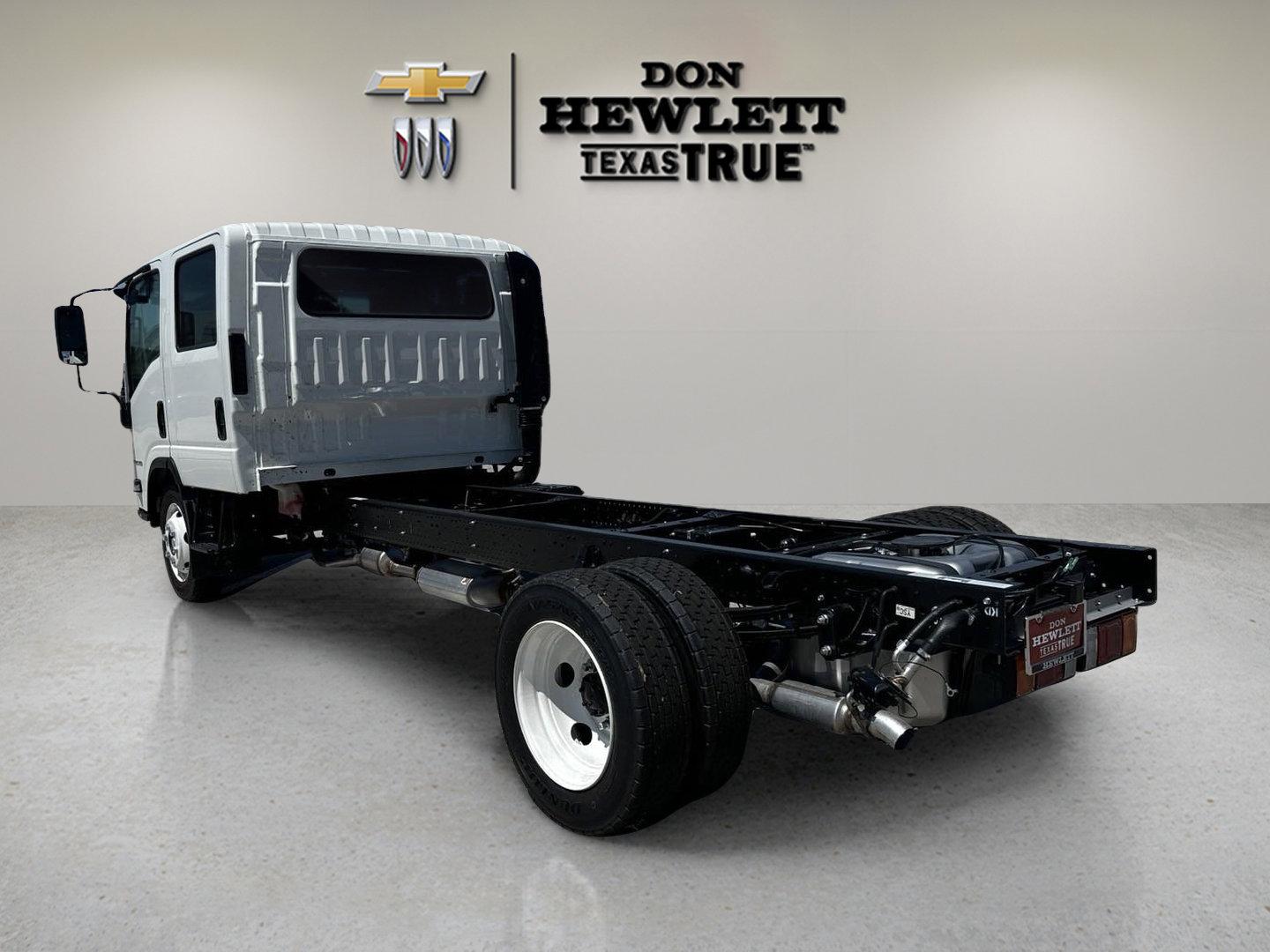 2025 Chevrolet Low Cab Forward 5500 XG Vehicle Photo in GEORGETOWN, TX 78626-7508