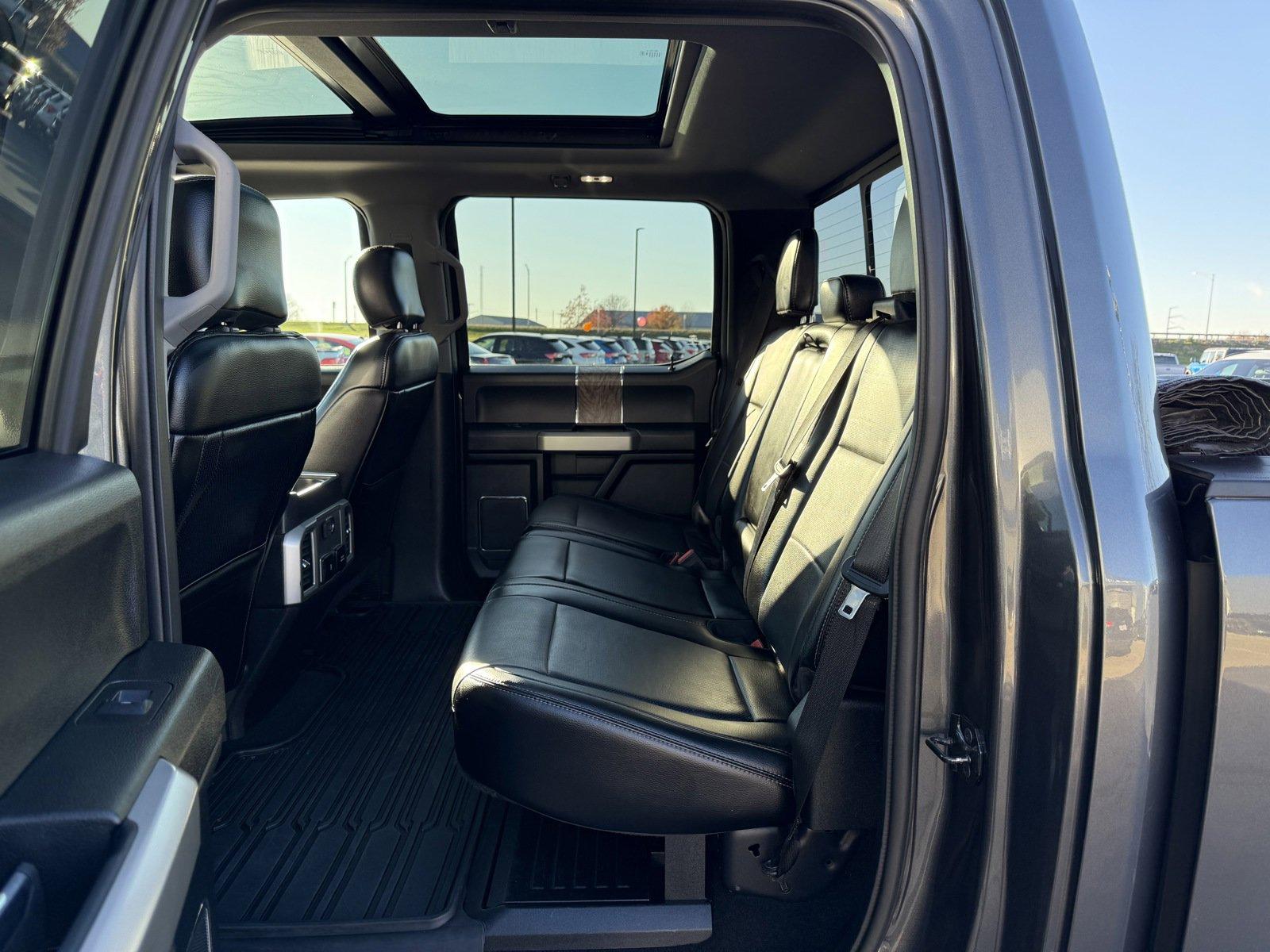 2018 Ford F-350 Super Duty Lariat photo 23