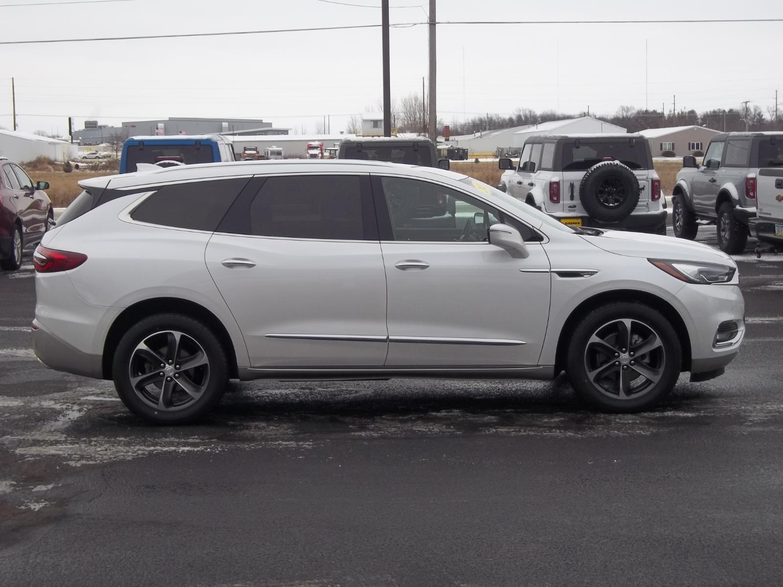 2021 Buick Enclave Premium photo 2