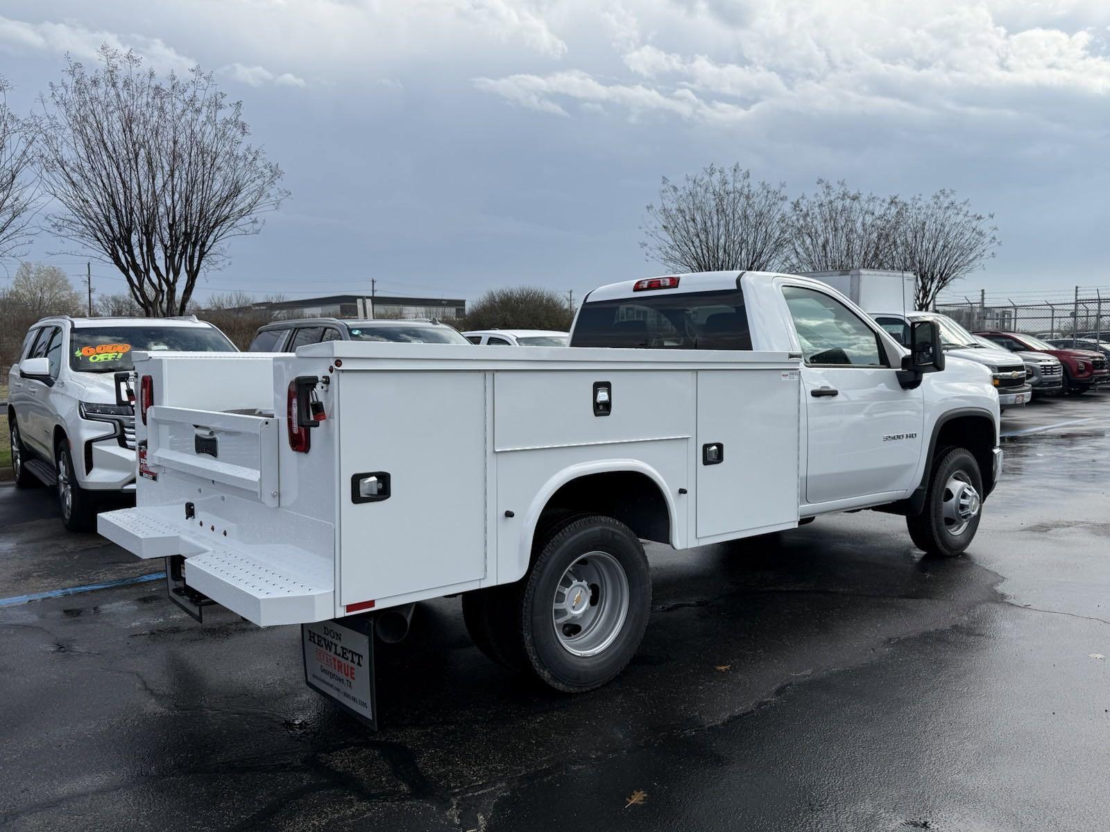 2025 Chevrolet Silverado 3500 HD Chassis Cab Vehicle Photo in GEORGETOWN, TX 78626-7508