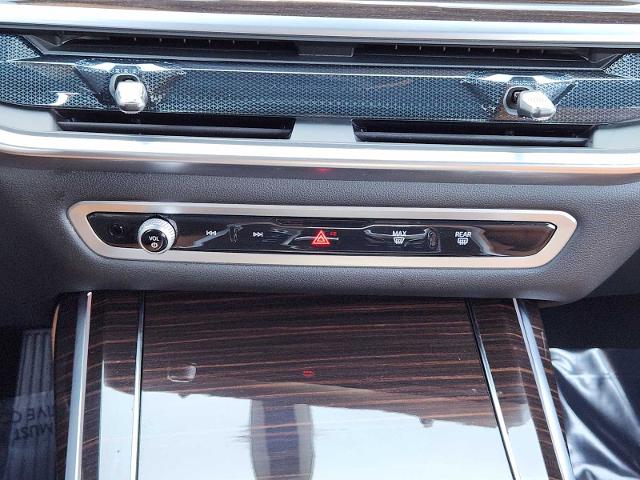 2025 BMW X7 xDrive40i Vehicle Photo in PLANO, TX 75024
