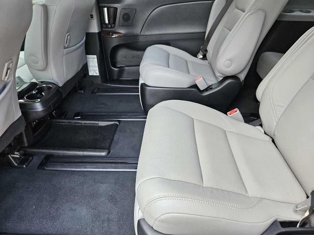 2020 Toyota Sienna Vehicle Photo in FORT WORTH, TX 76132