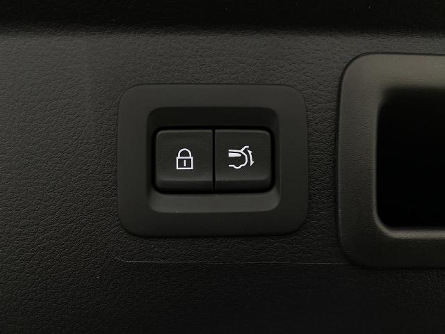2025 Mazda CX-50 Hybrid Vehicle Photo in Appleton, WI 54913