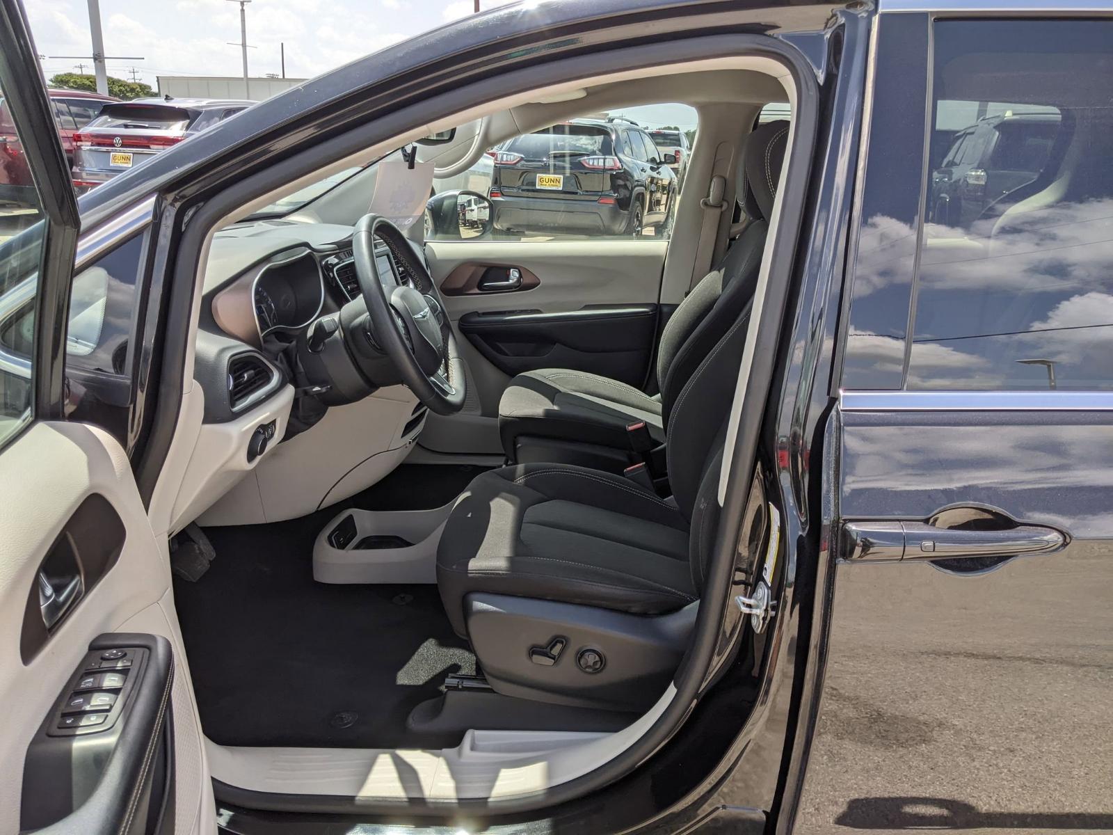 2023 Chrysler Voyager Vehicle Photo in Seguin, TX 78155