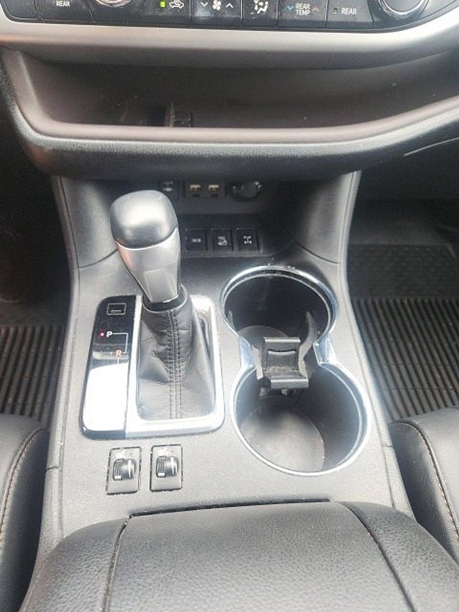 2019 Toyota Highlander Vehicle Photo in Harrisburg, PA 17111