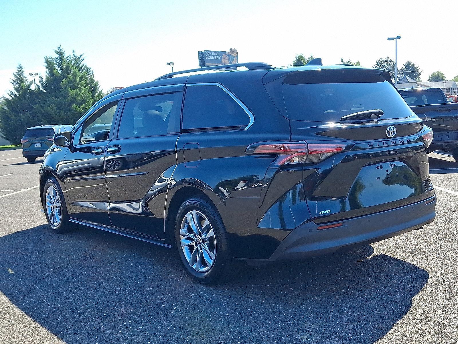 2022 Toyota Sienna Vehicle Photo in Trevose, PA 19053