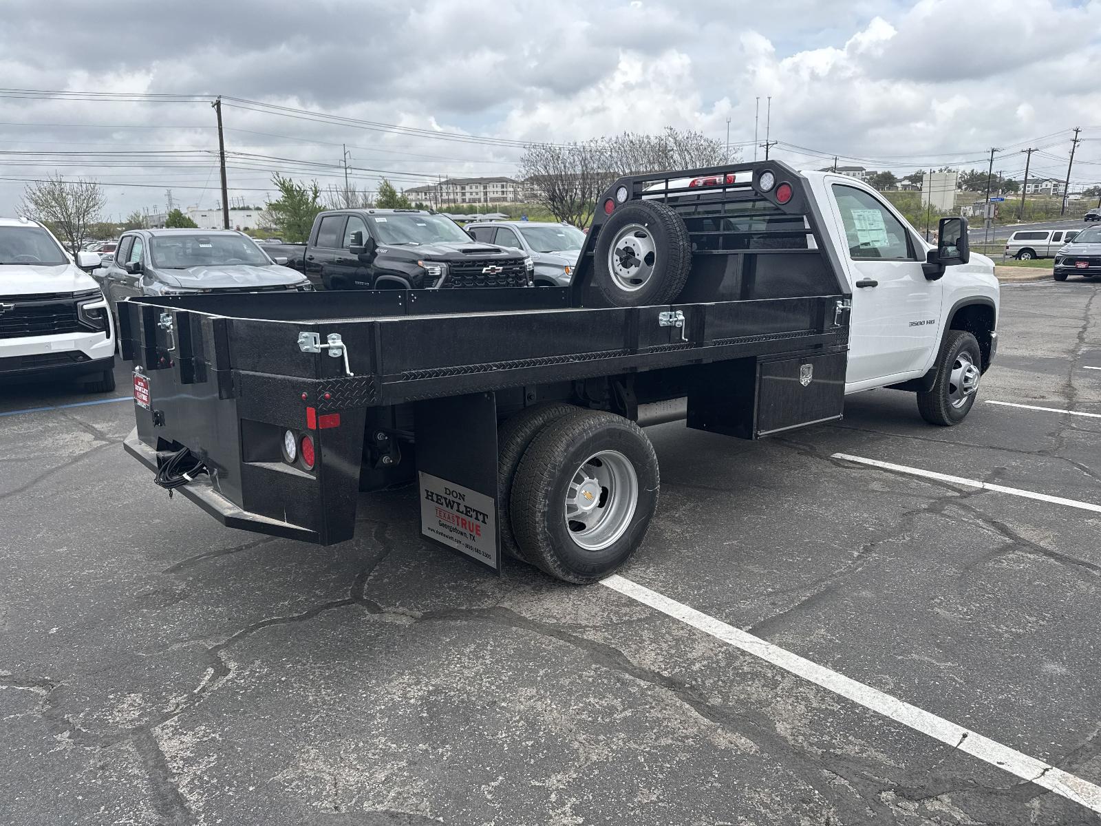 2025 Chevrolet Silverado 3500 HD Chassis Cab Vehicle Photo in GEORGETOWN, TX 78626-7508