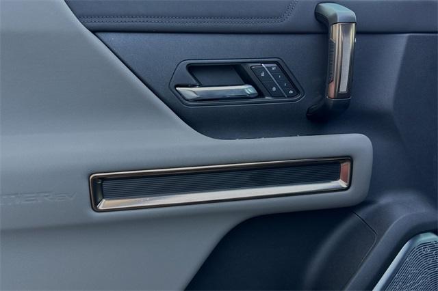 2024 GMC HUMMER EV SUV Vehicle Photo in ELK GROVE, CA 95757-8703