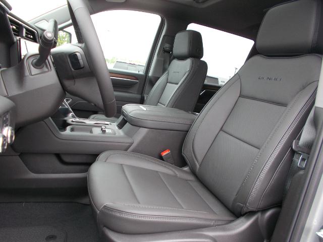 2025 GMC Sierra 2500 HD Vehicle Photo in LOWELL, MA 01852-4336