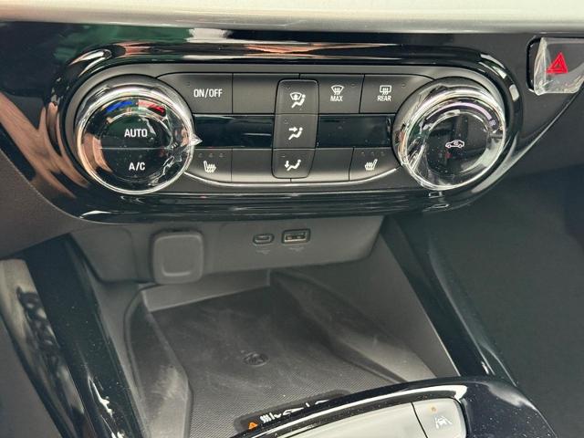2025 Chevrolet Trax Vehicle Photo in COLUMBIA, MO 65203-3903