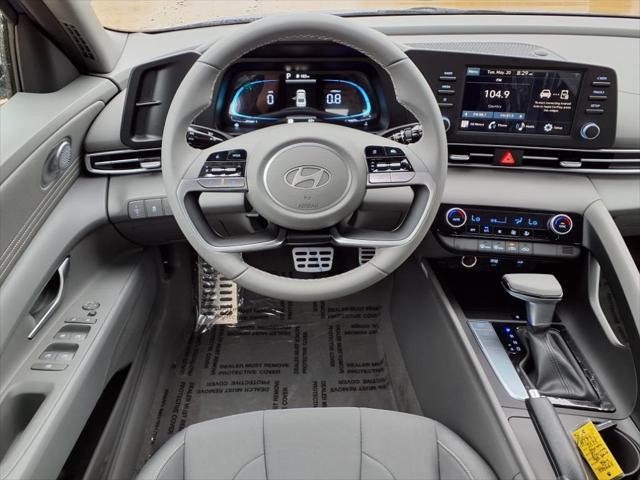 2025 Hyundai ELANTRA Vehicle Photo in Peoria, IL 61615