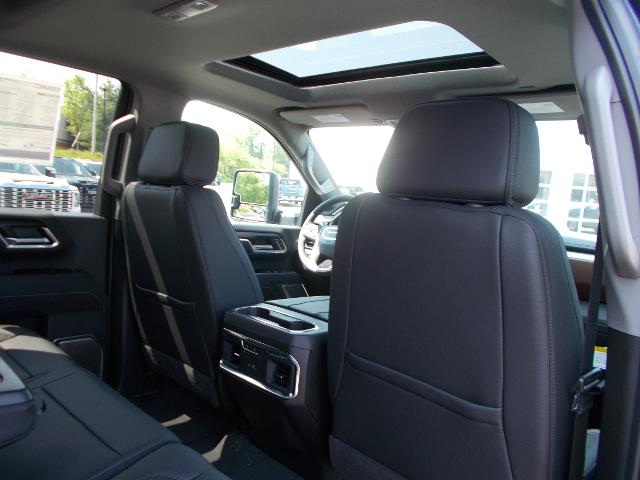 2025 GMC Sierra 2500 HD Vehicle Photo in LOWELL, MA 01852-4336