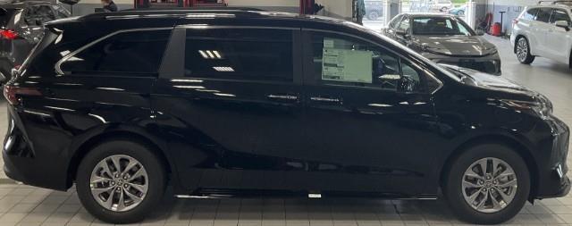 2025 Toyota Sienna Vehicle Photo in Oshkosh, WI 54904