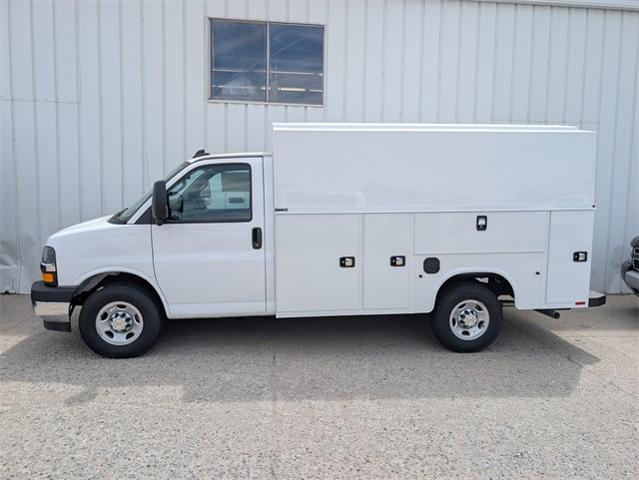 2025 Chevrolet Express Commercial Cutaway Vehicle Photo in ENGLEWOOD, CO 80113-6708