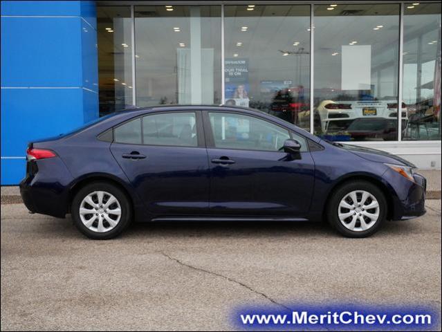 Used 2021 Toyota Corolla LE with VIN 5YFEPMAE3MP188978 for sale in Maplewood, Minnesota