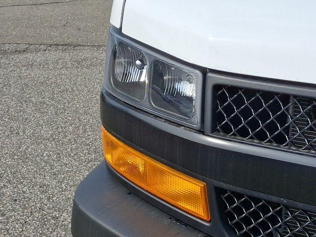 2024 Chevrolet Express Cutaway 3500 Vehicle Photo in DANBURY, CT 06810-5034
