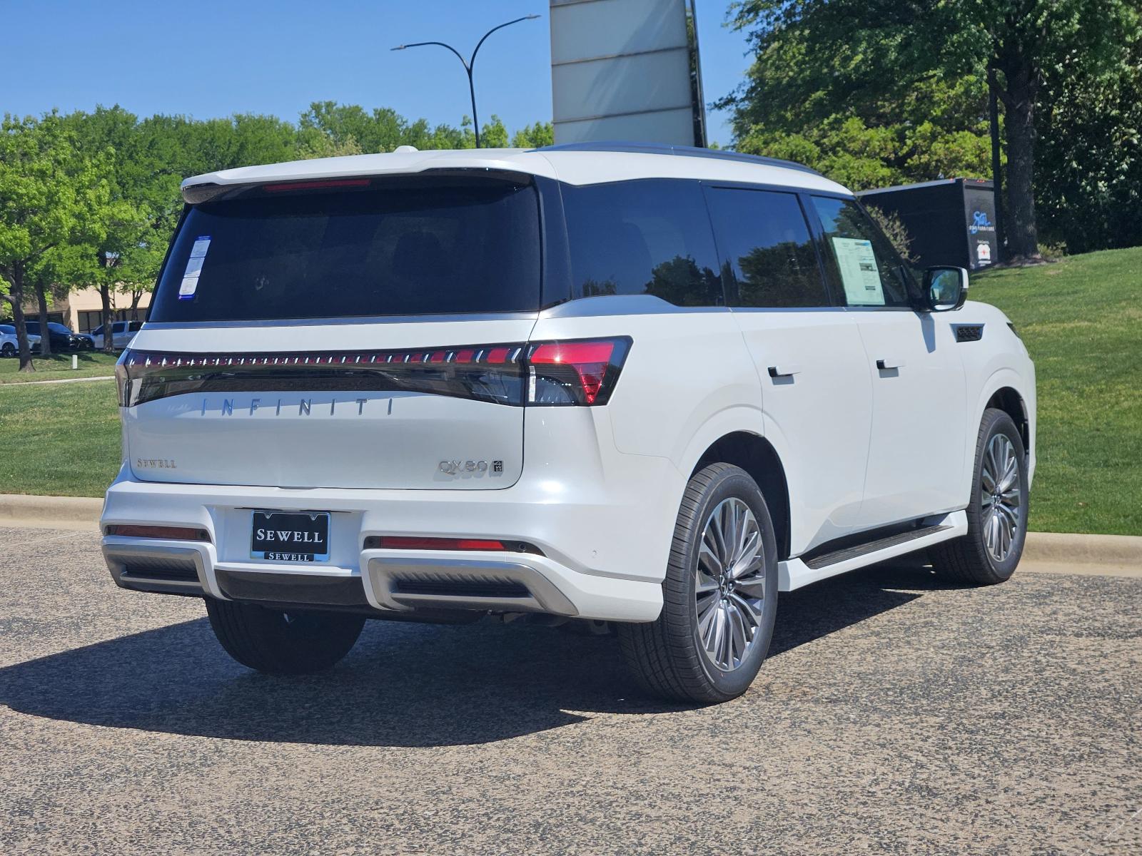 2025 INFINITI QX80 Vehicle Photo in Fort Worth, TX 76132