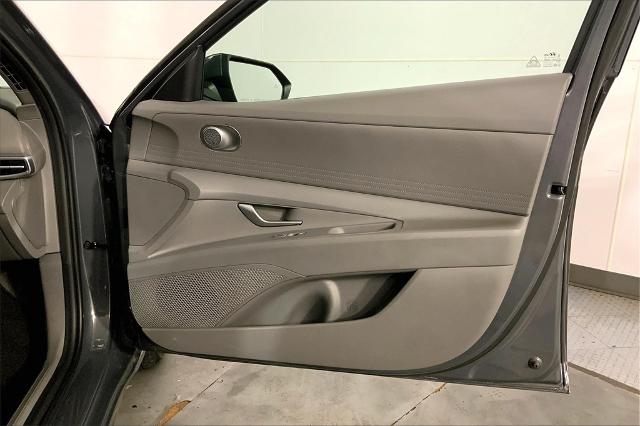 2024 Hyundai ELANTRA Vehicle Photo in Lees Summit, MO 64086
