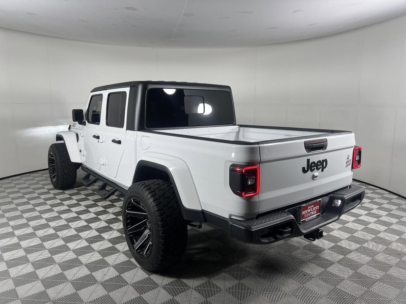 2024 Jeep Gladiator Vehicle Photo in GEORGETOWN, TX 78626-7508