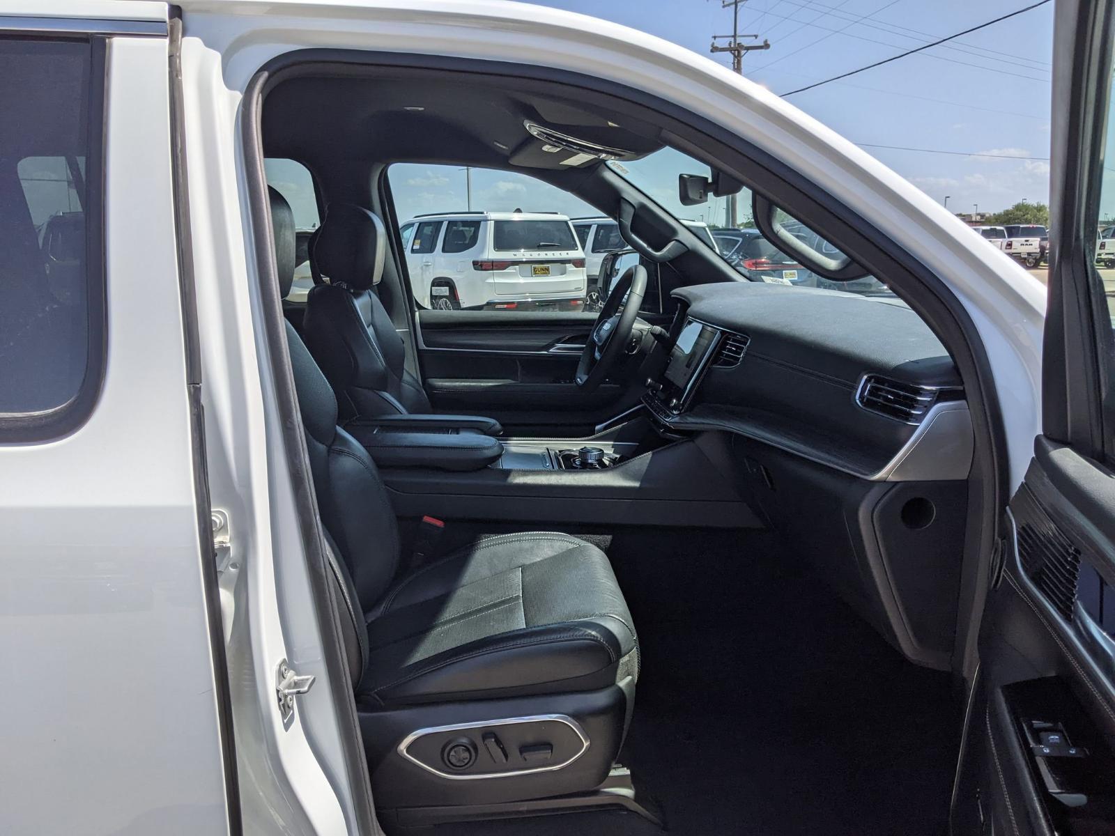 2023 Jeep Wagoneer L Vehicle Photo in Seguin, TX 78155