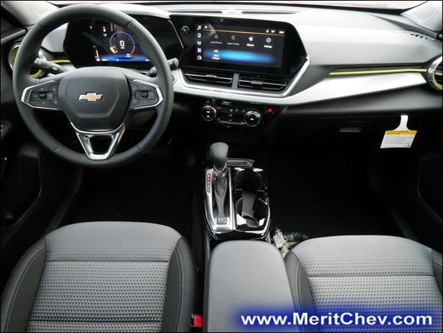 2025 Chevrolet Trax Vehicle Photo in MAPLEWOOD, MN 55119-4794