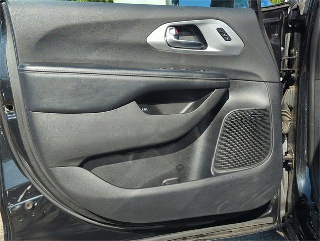 2019 Chrysler Pacifica Vehicle Photo in PASADENA, CA 91107-3803
