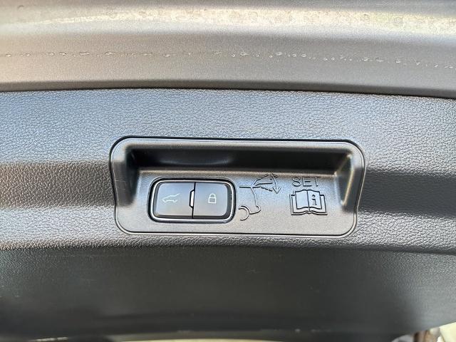 2024 Ford Explorer Vehicle Photo in MANHATTAN, KS 66502-5036
