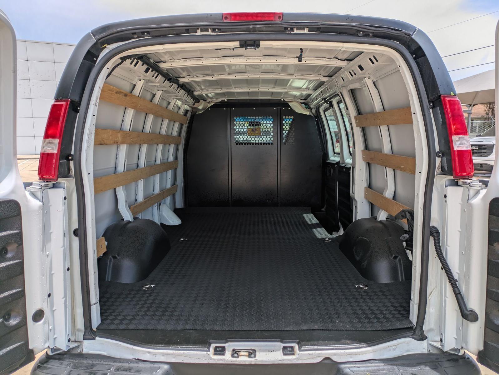 2023 Chevrolet Express Cargo 2500 Vehicle Photo in SELMA, TX 78154-1460