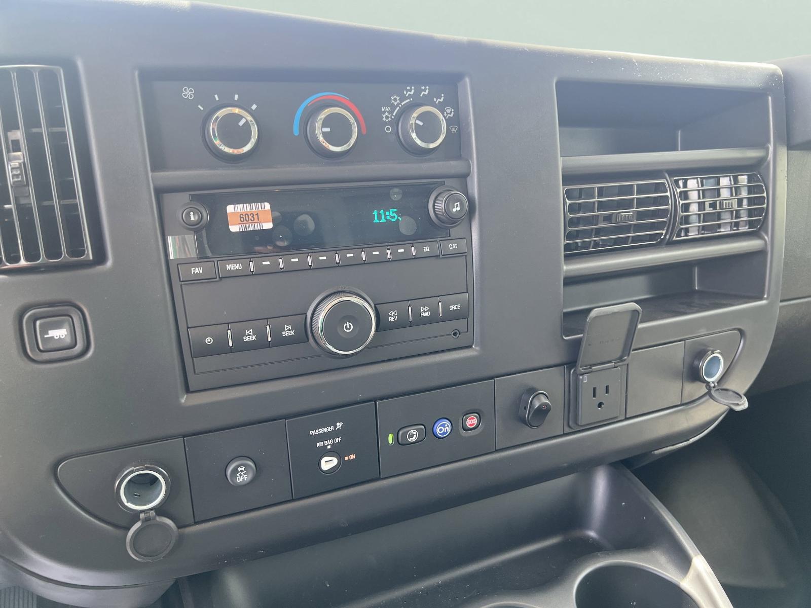 2025 Chevrolet Express Cutaway 3500 Vehicle Photo in GEORGETOWN, TX 78626-7508