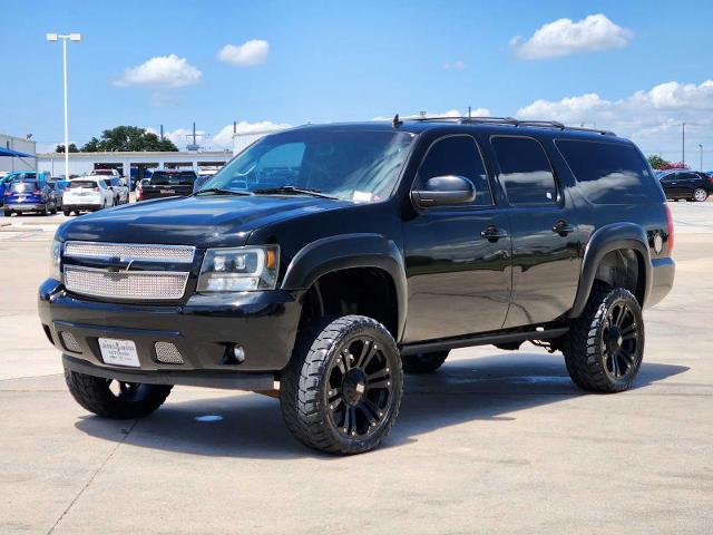 2011 Chevrolet Suburban Vehicle Photo in DENTON, TX 76210-9321