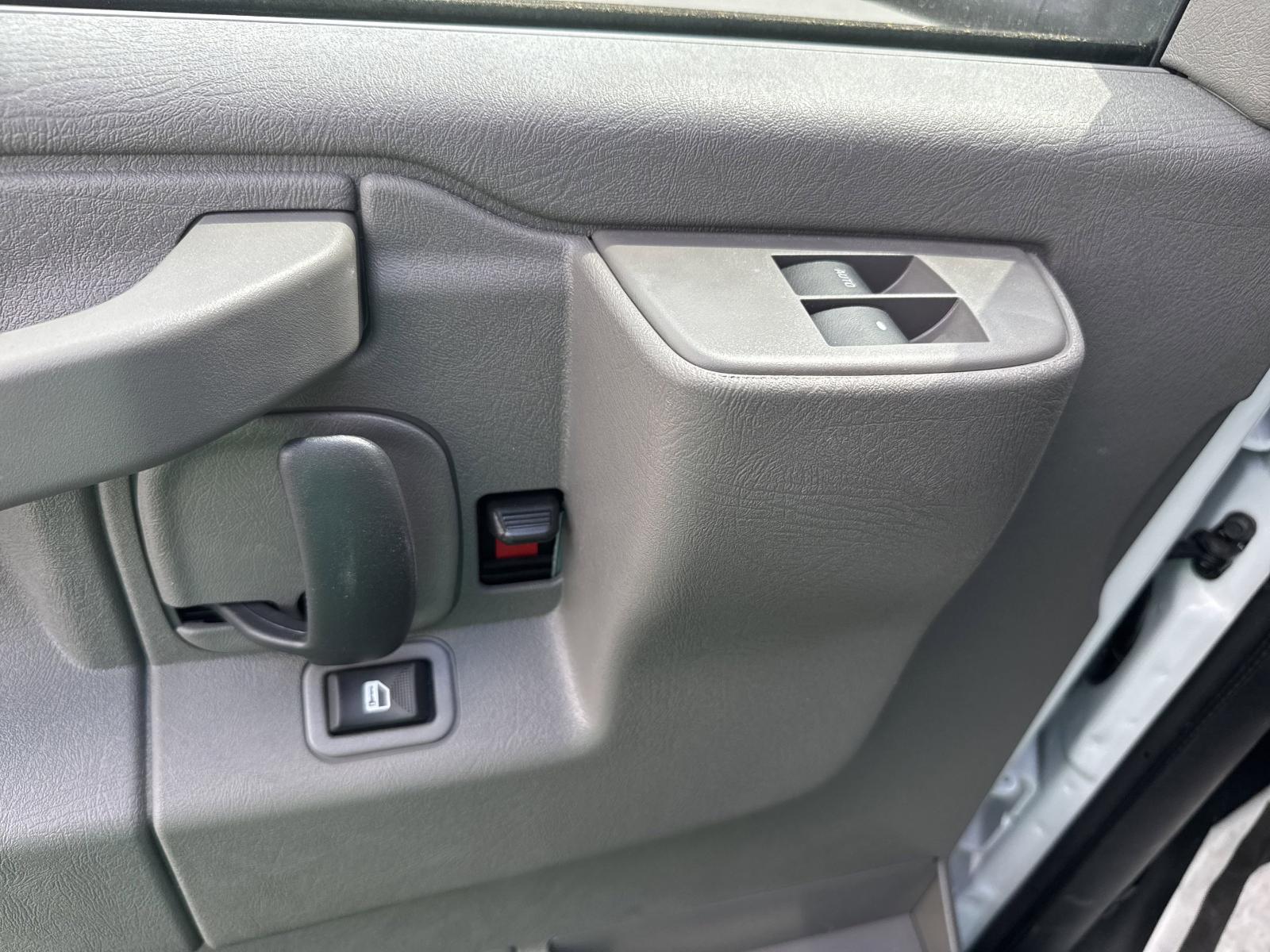 2025 Chevrolet Express Cutaway 3500 Vehicle Photo in GEORGETOWN, TX 78626-7508