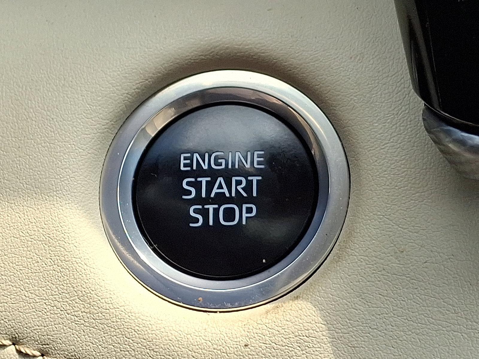 2024 Toyota Highlander Vehicle Photo in Trevose, PA 19053