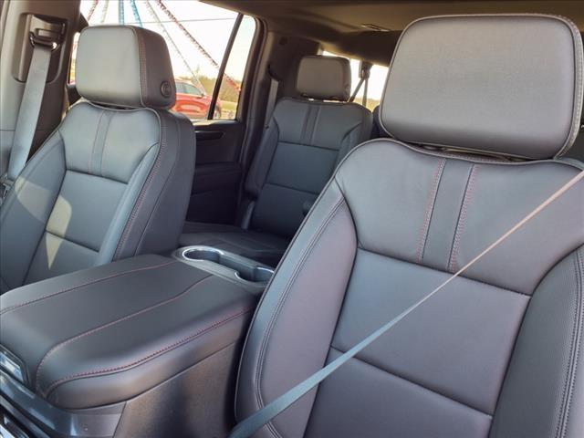 2025 Chevrolet Suburban Vehicle Photo in ELGIN, TX 78621-4245