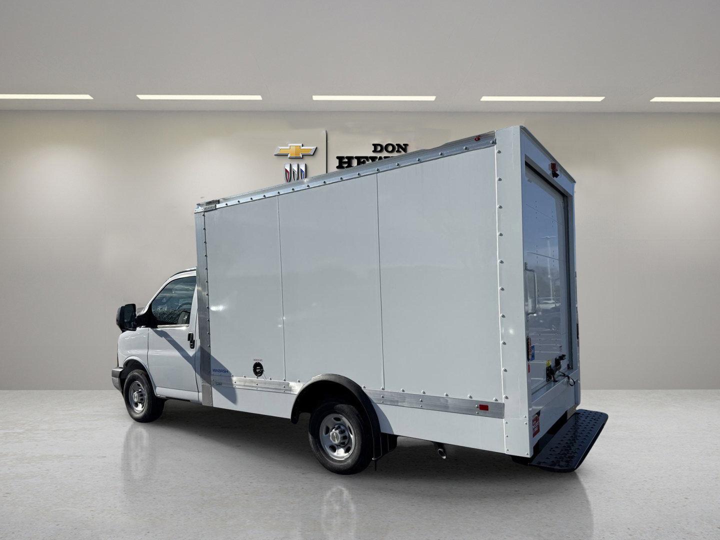 2024 Chevrolet Express Cutaway 3500 Vehicle Photo in GEORGETOWN, TX 78626-7508