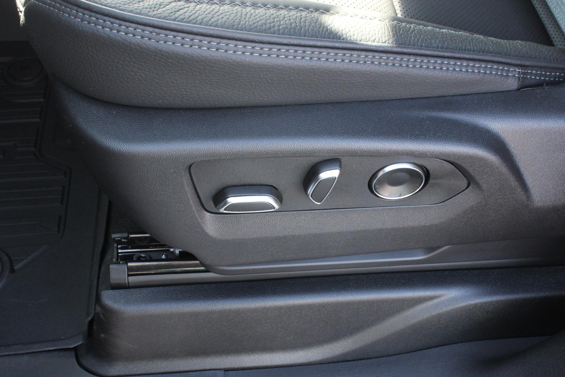 2025 GMC Yukon XL Vehicle Photo in AURORA, CO 80012-4011