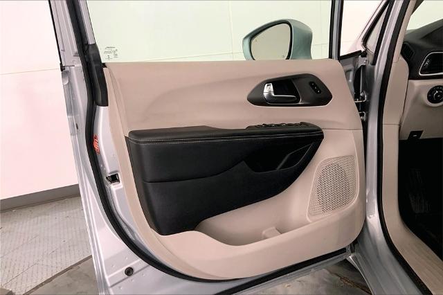 2022 Chrysler Pacifica Vehicle Photo in Kansas City, MO 64114