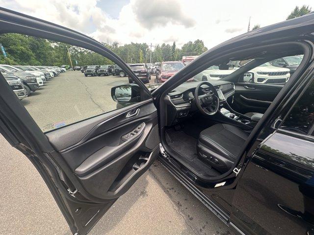 2025 Jeep Grand Cherokee L Vehicle Photo in Doylsetown, PA 18901